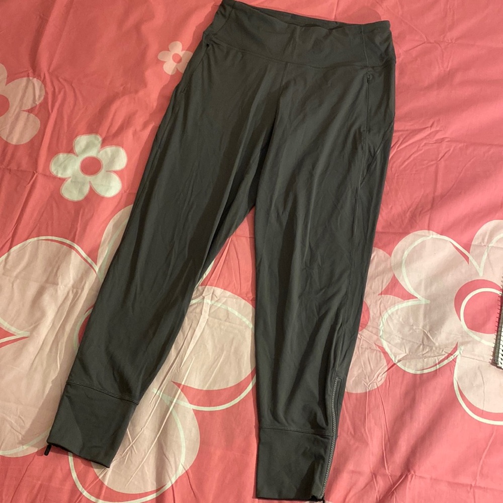 Lululemon Ankle Zip Jogger/ Size 8